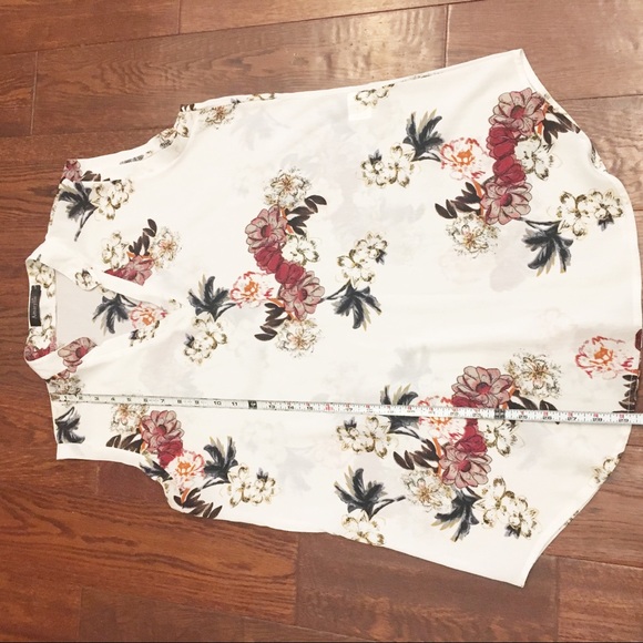 Amaryllis floral top - Picture 3 of 4